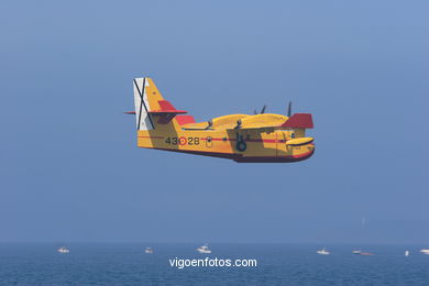 Canadiar apagafuegos. Exhibición aérea de Vigo en la Playa de Samil. Agosto de 2006.