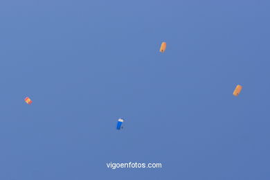 Paratroopers of PAPEA. Airshow 2006. Vigo (Spain). 