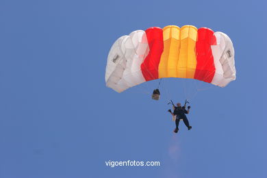 Paratroopers of PAPEA. Airshow 2006. Vigo (Spain). 