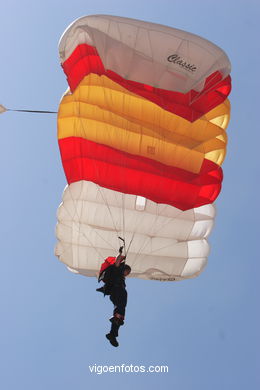 Paratroopers of PAPEA. Airshow 2006. Vigo (Spain). 