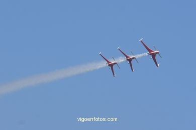 Patrulla acrob�tica Reva. Aviones Acroez. Exhibici�n a�rea de Vigo en la Playa de Samil. Agosto de 2006. 