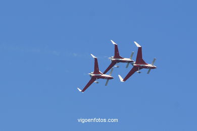 Patrulla acrob�tica Reva. Aviones Acroez. Exhibici�n a�rea de Vigo en la Playa de Samil. Agosto de 2006. 