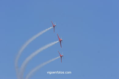 Patrulla acrob�tica Reva. Aviones Acroez. Exhibici�n a�rea de Vigo en la Playa de Samil. Agosto de 2006. 