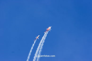 Patrulla acrob�tica Reva. Aviones Acroez. Exhibici�n a�rea de Vigo en la Playa de Samil. Agosto de 2006. 
