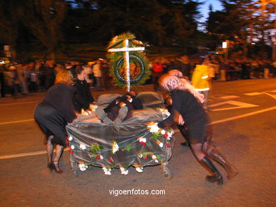 Carnival 2004 - 'Enterro do meco'.