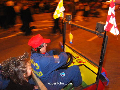 Carnaval 2004 - Comparsas en el Entierro de la Sardina (Vigo). 