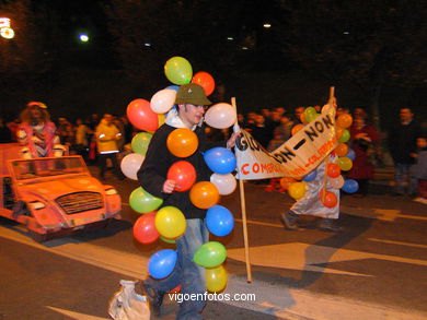 Carnaval 2004 - Comparsas en el Entierro de la Sardina (Vigo).