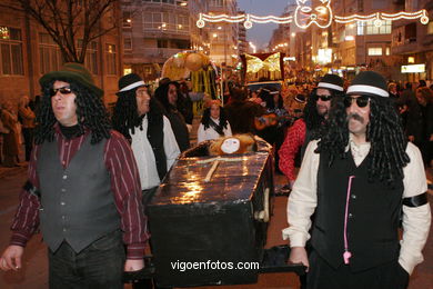 Carnaval 2005 - Comparsas en el Entierro de la Sardina (Vigo).