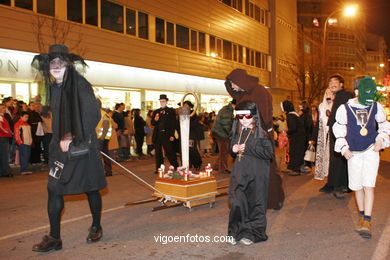 Carnaval 2005 - Comparsas en el Entierro de la Sardina (Vigo).