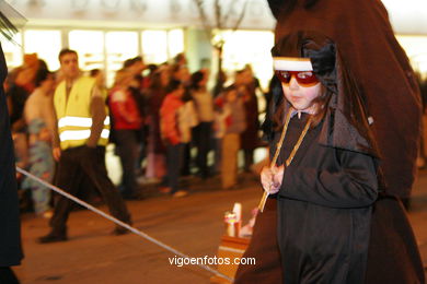 Carnaval 2005 - Comparsas en el Entierro de la Sardina (Vigo).
