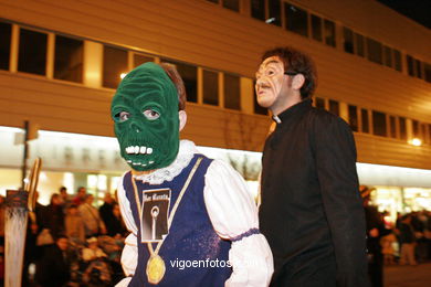 Carnaval 2005 - Comparsas en el Entierro de la Sardina (Vigo).