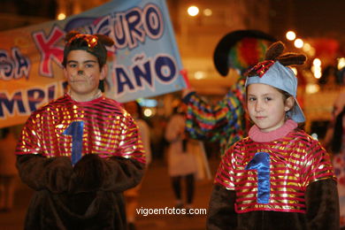 Carnaval 2005 - Comparsas en el Entierro de la Sardina (Vigo).