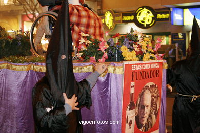 Carnaval 2005 - Comparsas en el Entierro de la Sardina (Vigo).
