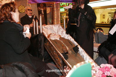 Carnival 2005 - Enterro do meco. 