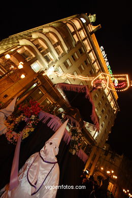 Carnaval 2006 - Comparsas en el Entierro de la Sardina (Vigo).
