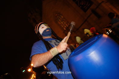 Carnaval 2006 - Comparsas en el Entierro de la Sardina (Vigo).