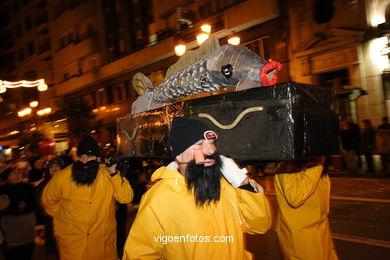 Carnaval 2006 - Comparsas en el Entierro de la Sardina (Vigo).