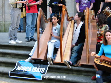 Concierto frente a la iglesia Santiago de Vigo.