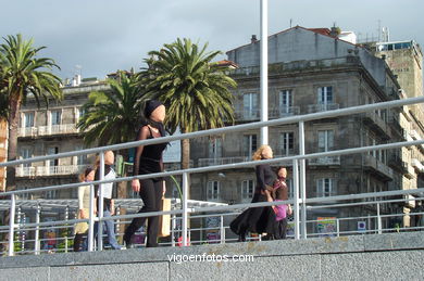 Dance in the street - Tutu dances.