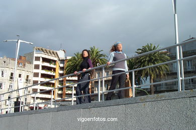 Dance in the street - Tutu dances.