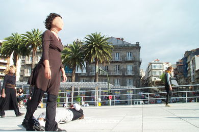 Dance in the street - Tutu dances.