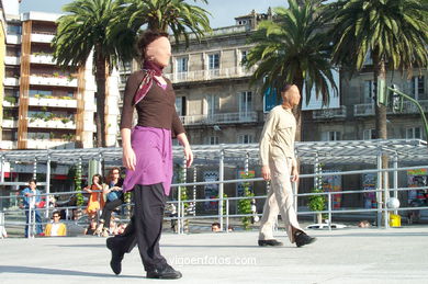 Dance in the street - Tutu dances.