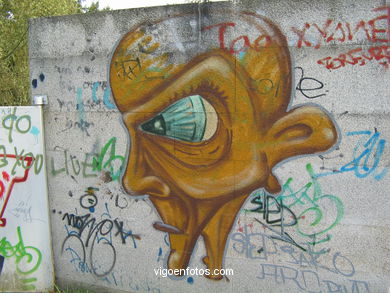 Graffiti en el paseo del Lagares. 