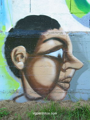 Graffiti en el paseo del r�o Lagares. 