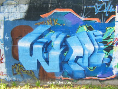 Graffiti en el paseo del r�o Lagares. 