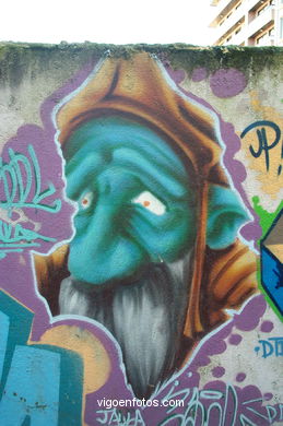 Graffiti en muro (detrás colegio Maristas).