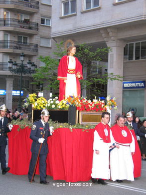 Procession of easter 2004.