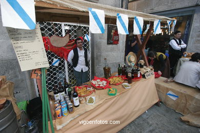 Fiesta de la Reconquista de Vigo 2005. Puestos y ambiente en el casco viejo. 