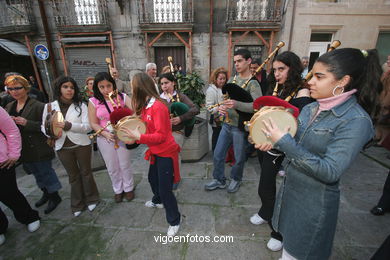 Fiesta de la Reconquista de Vigo 2005. Puestos y ambiente en el casco viejo. 