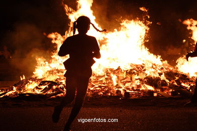 Fiesta de las hogueras de San Juan 2005. Hoguera de Bouzas (Vigo). 
