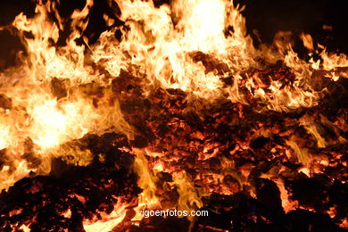 Fiesta de las hogueras de San Juan 2005. Hoguera de Bouzas (Vigo). 