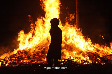 St Juan bonfire. 2007. Bouzas.. 