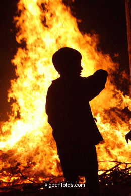 St Juan bonfire. 2007. Bouzas.. 