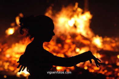 St Juan bonfire. 2007. Bouzas.. 