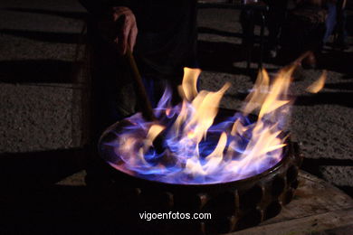 Fiesta de las hogueras de San Juan 2007 y conjuro de la queimada. Hoguera de Alcabre (Vigo).