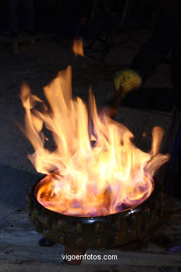 Fiesta de las hogueras de San Juan 2007 y conjuro de la queimada. Hoguera de Alcabre (Vigo).