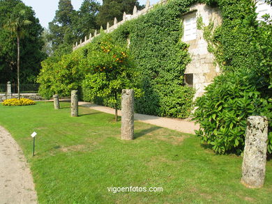 Jardines de acceso del Museo-Pazo Quiñones de León (Vigo).