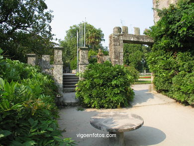 Jardines de acceso del Museo-Pazo Quiñones de León (Vigo).