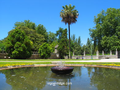 Gardens of entrance -Pazo Quiñones de León (Vigo).