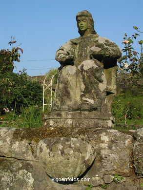 Paseo de los escudos del Museo-Pazo Qui�ones de Le�n (Vigo). 
