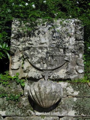 Paseo de los escudos del Museo-Pazo Quiñones de León (Vigo)
- (Ver mapa).