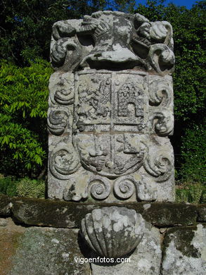 Paseo de los escudos del Museo-Pazo Quiñones de León (Vigo)
- (Ver mapa).