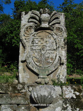 Paseo de los escudos del Museo-Pazo Quiñones de León (Vigo)
- (Ver mapa).