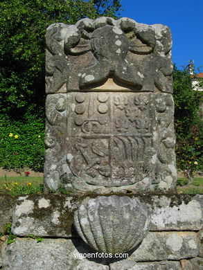 Paseo de los escudos del Museo-Pazo Qui�ones de Le�n (Vigo)
-  (Ver mapa). 