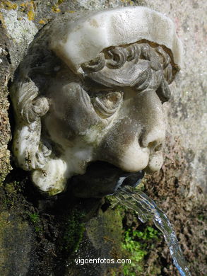 Paseo de los escudos del Museo-Pazo Quiñones de León (Vigo)
- (Ver mapa).