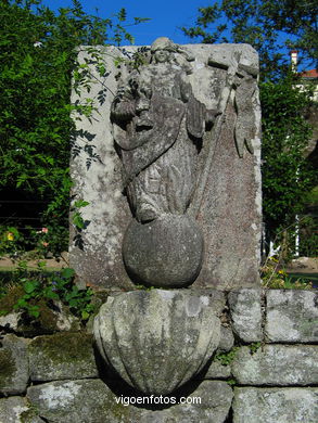Paseo de los escudos del Museo-Pazo Qui�ones de Le�n (Vigo)
-  (Ver mapa). 